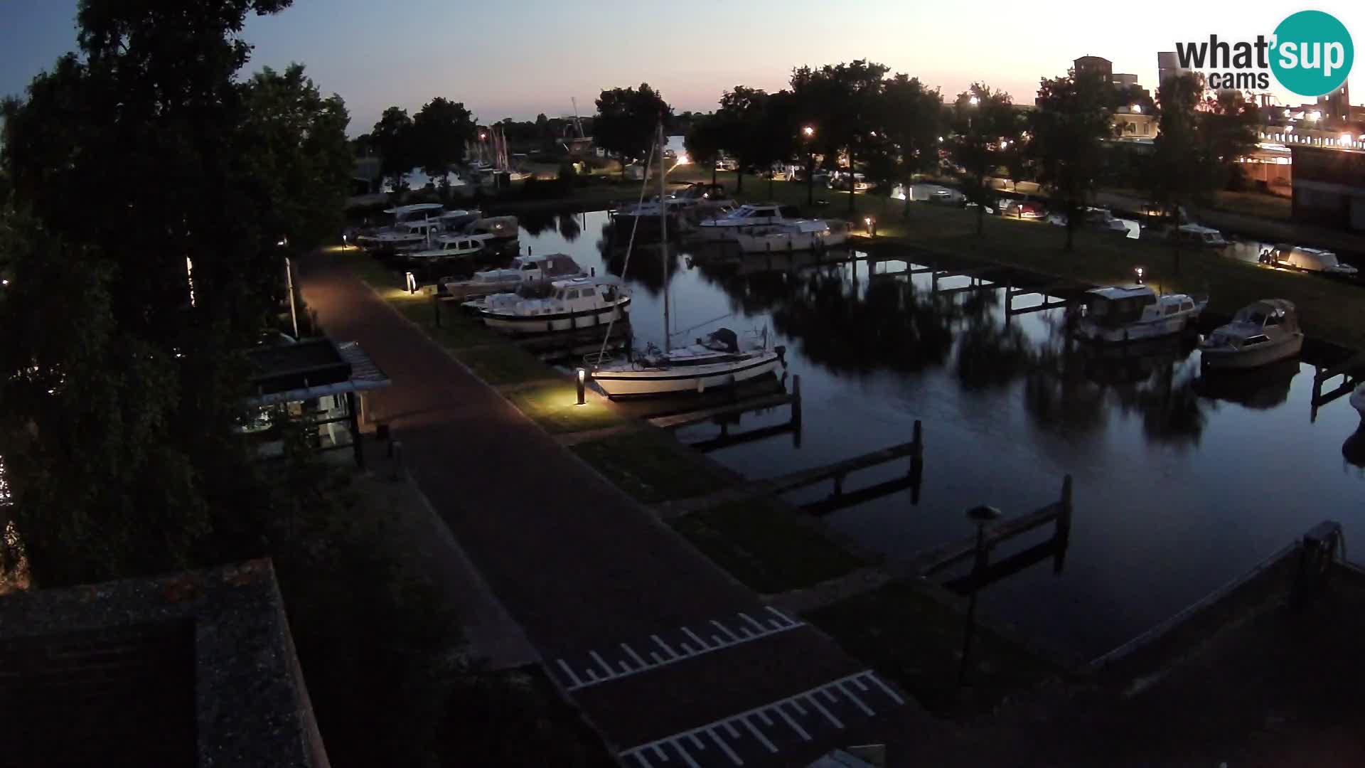 Joure harbour webcam – windmill view