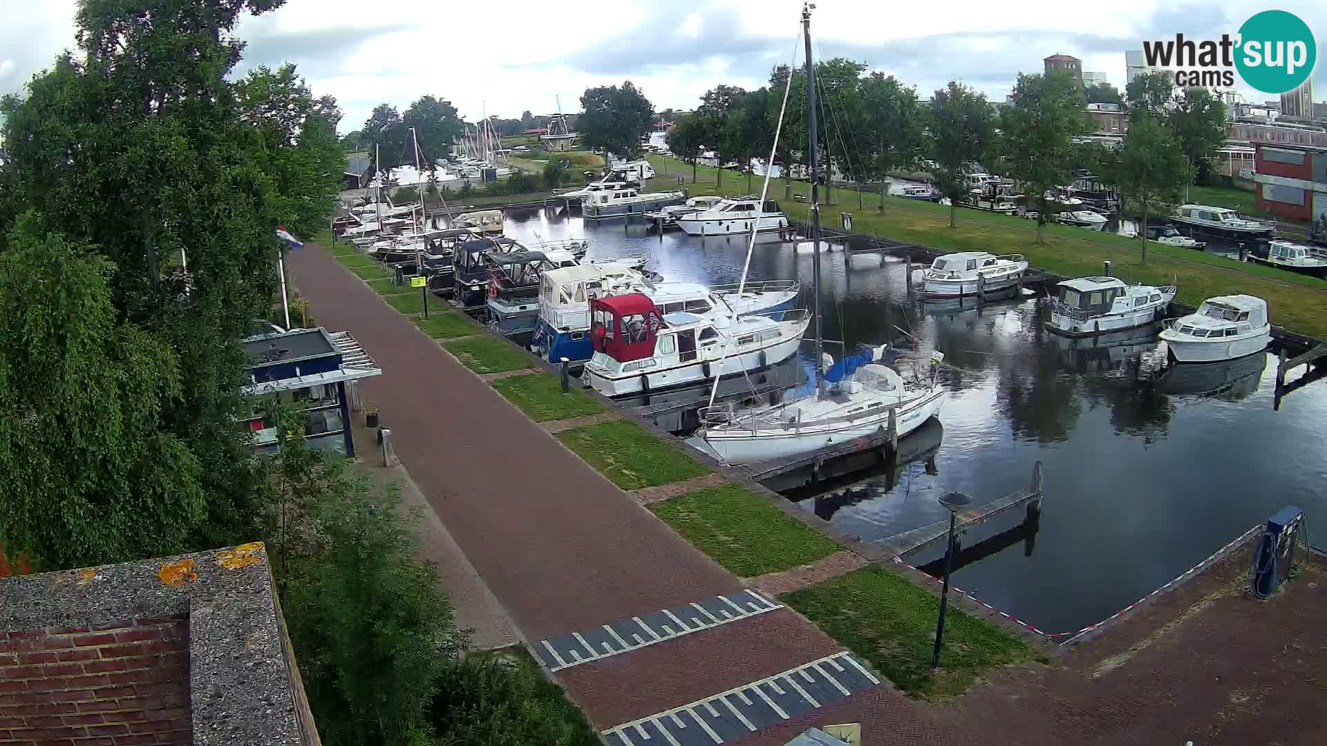Joure harbour webcam – windmill view