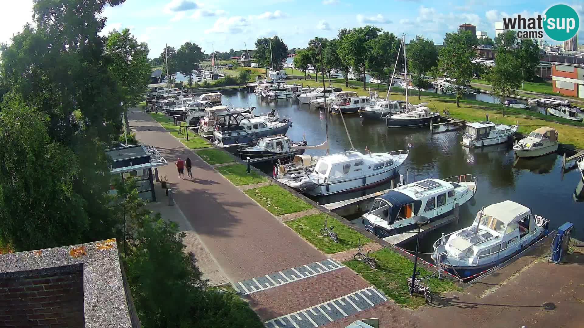 Joure harbour webcam – windmill view