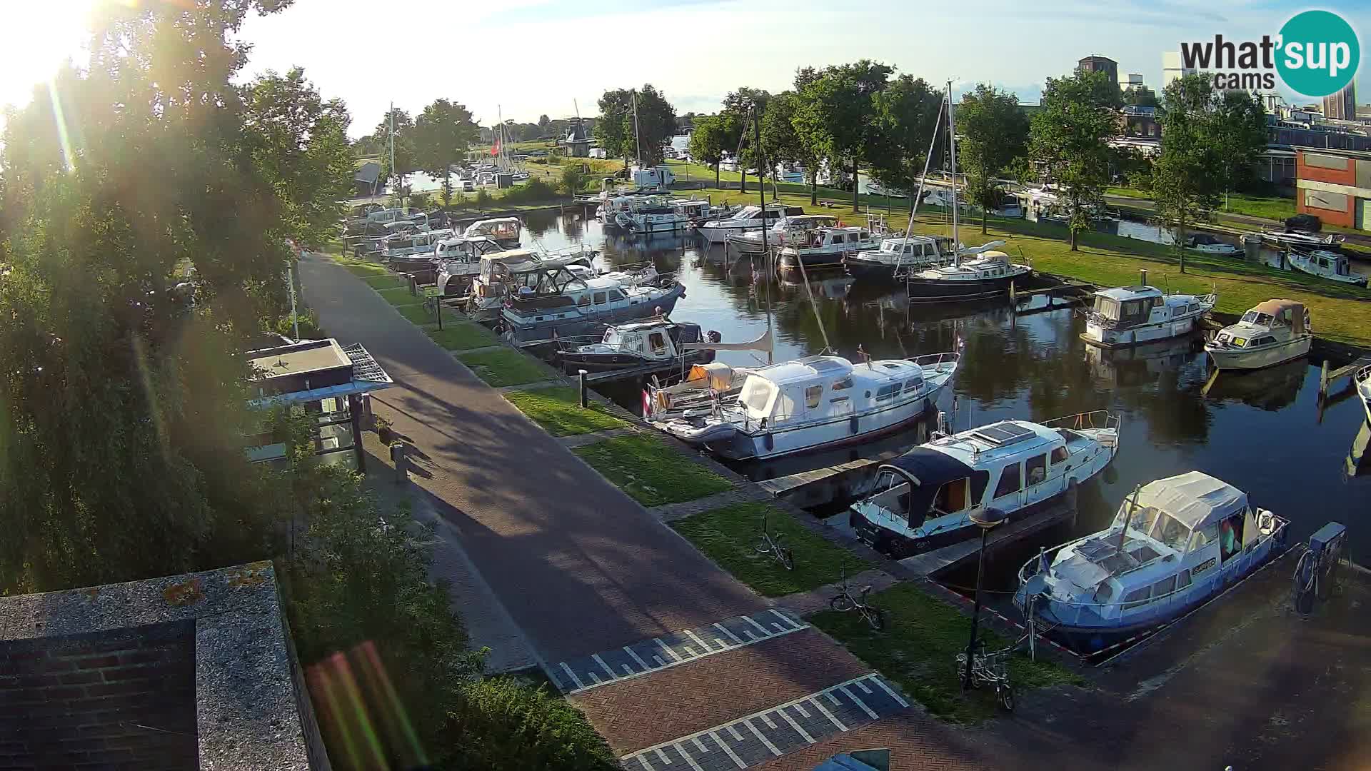 Joure harbour webcam – windmill view