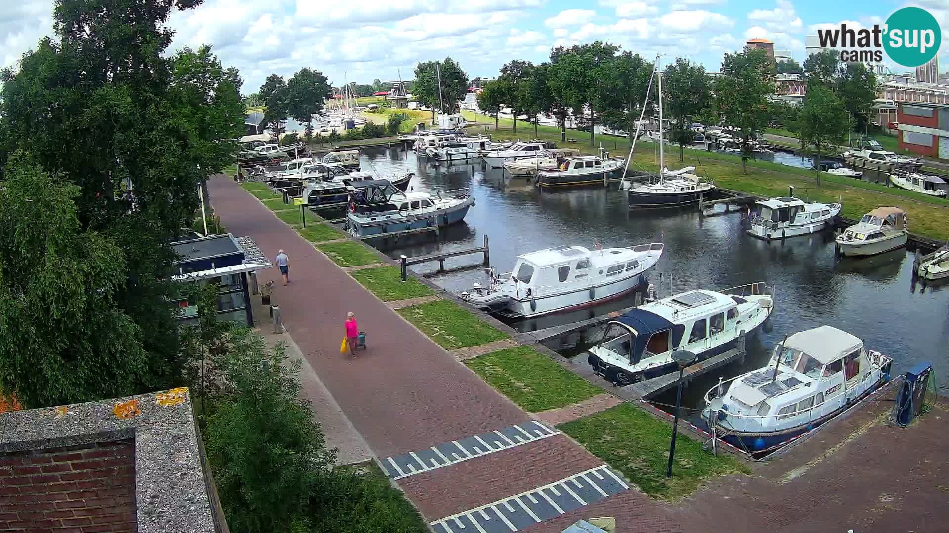 Joure harbour webcam – windmill view