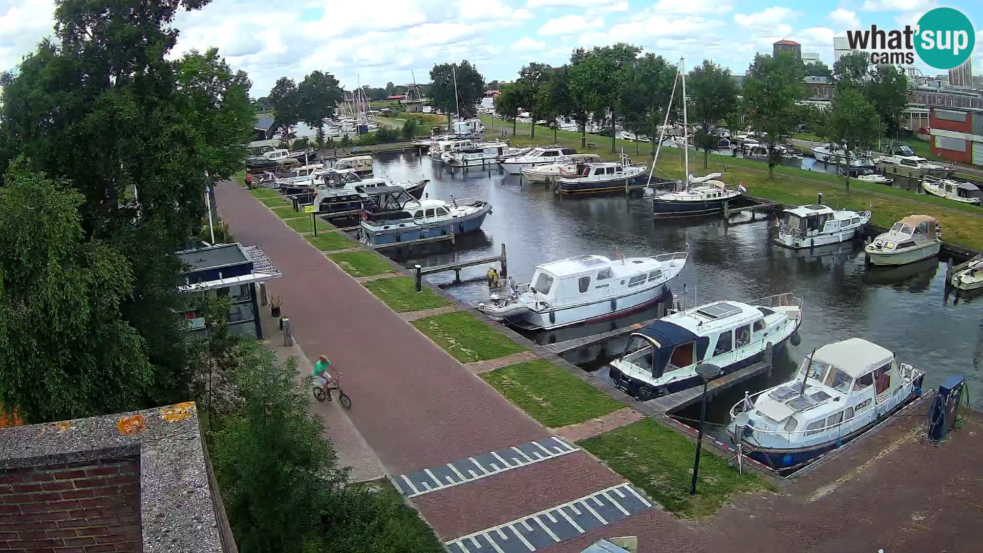 Joure harbour webcam – windmill view