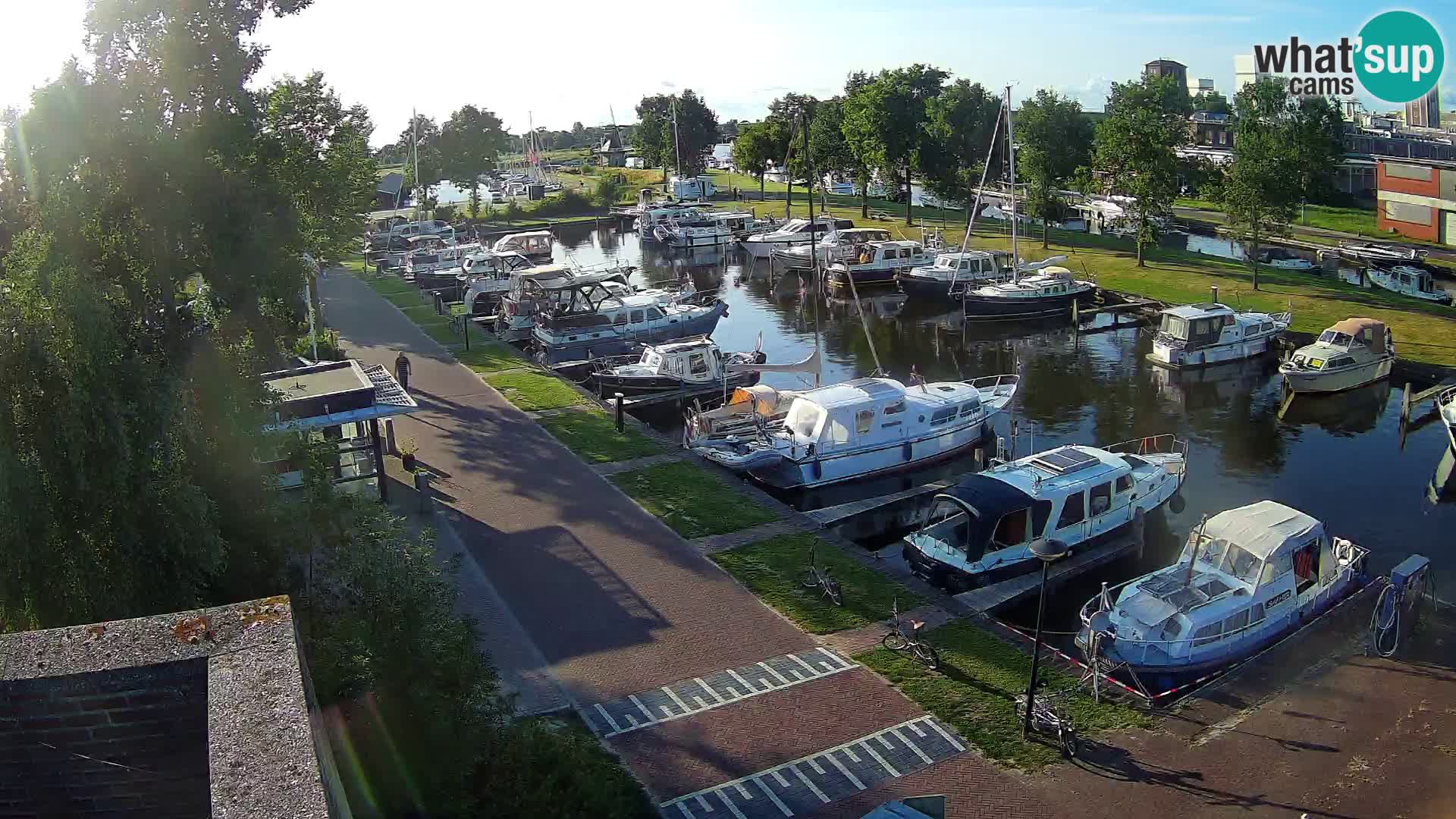 Joure harbour webcam – windmill view