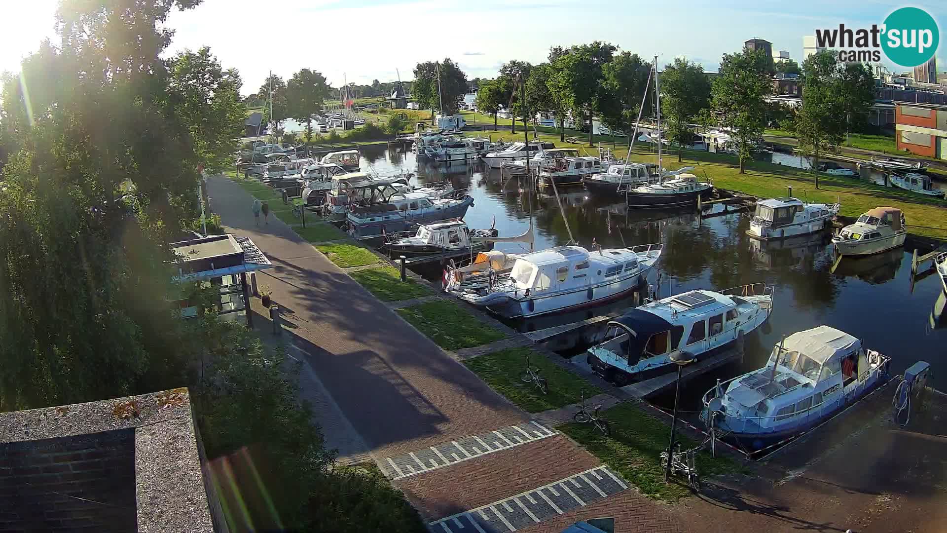 Joure harbour webcam – windmill view
