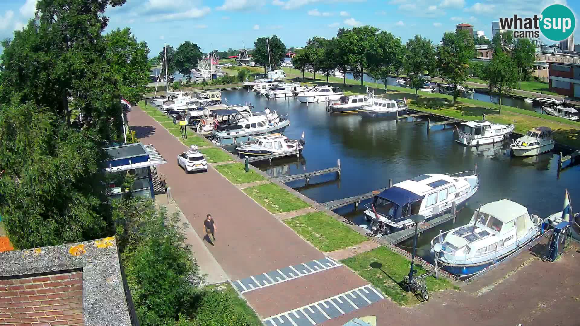 Joure harbour webcam – windmill view