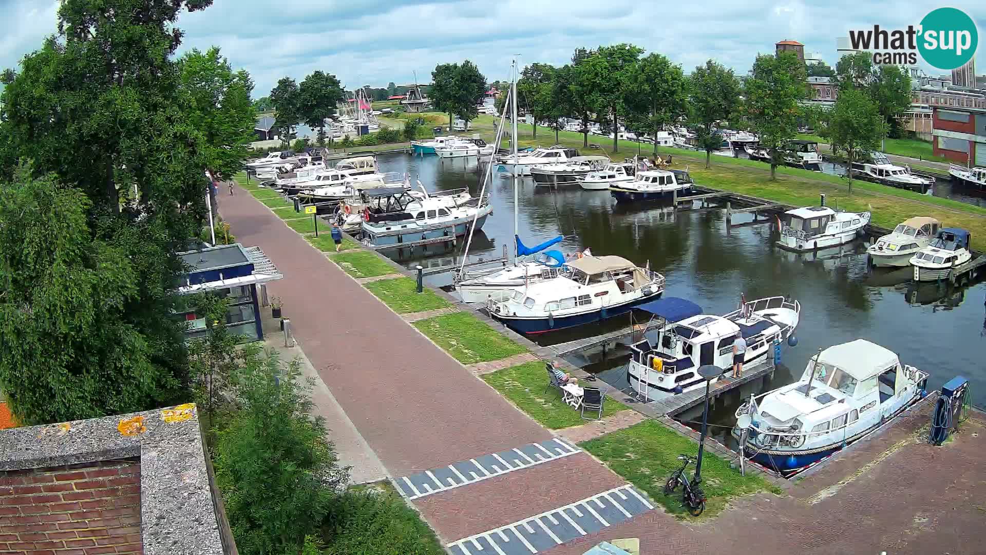 Joure harbour webcam – windmill view