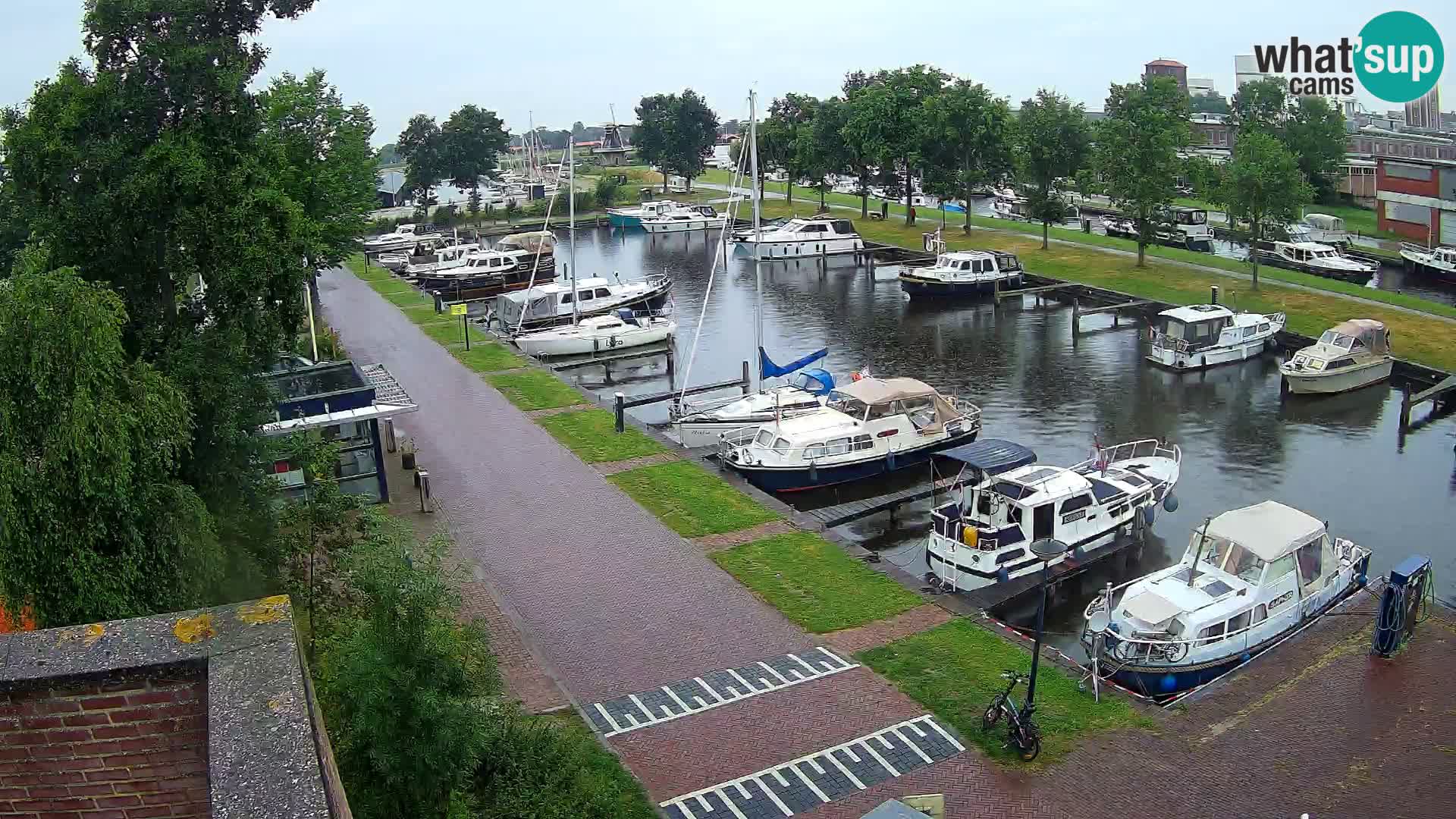 Joure harbour webcam – windmill view