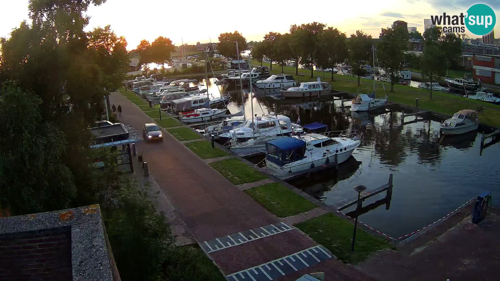 Joure harbour webcam – windmill view
