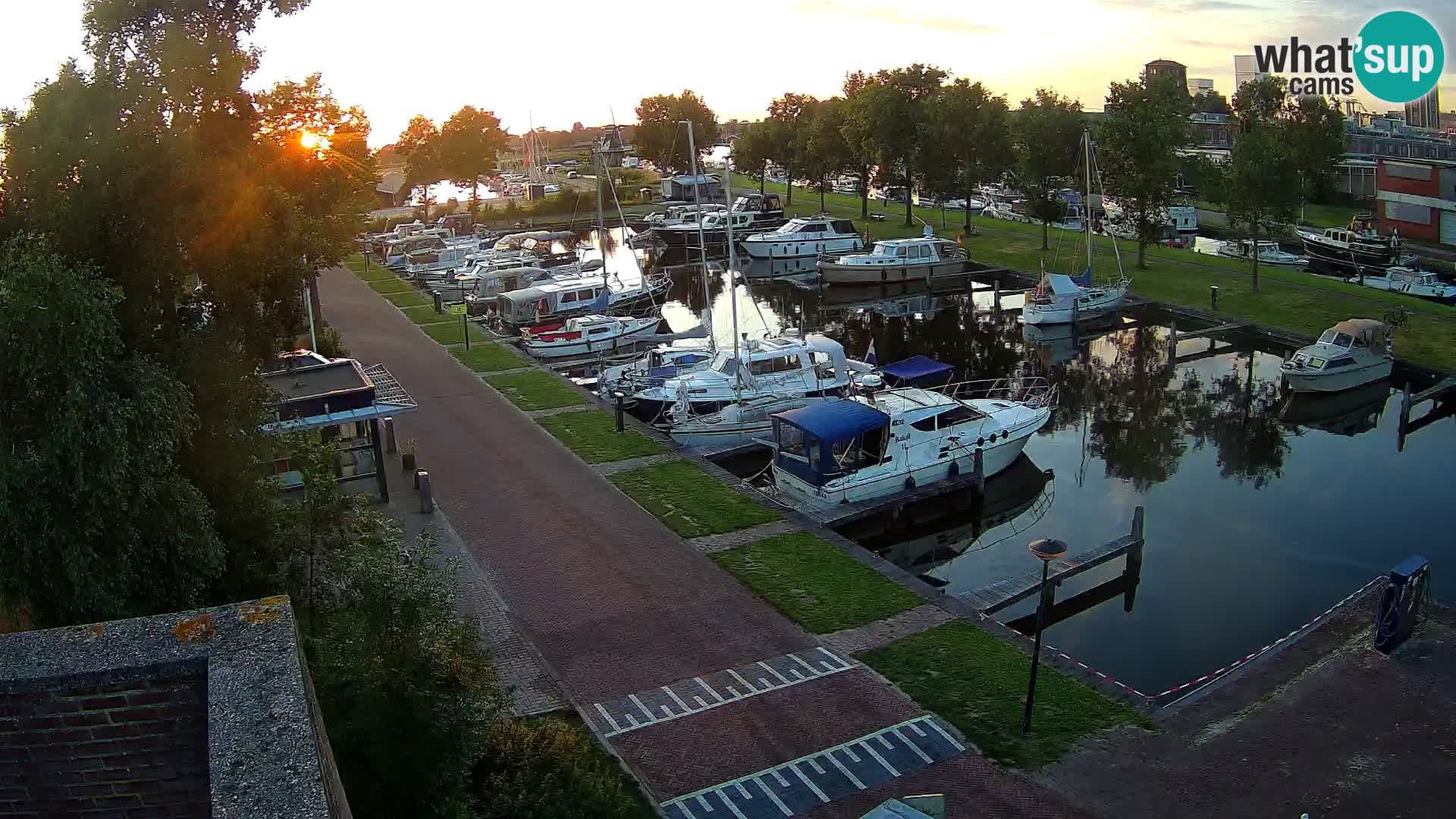 Joure harbour webcam – windmill view