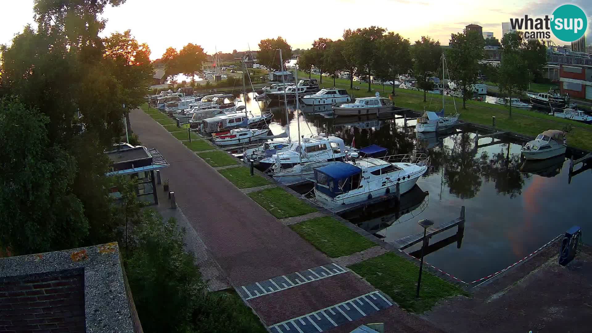 Joure harbour webcam – windmill view