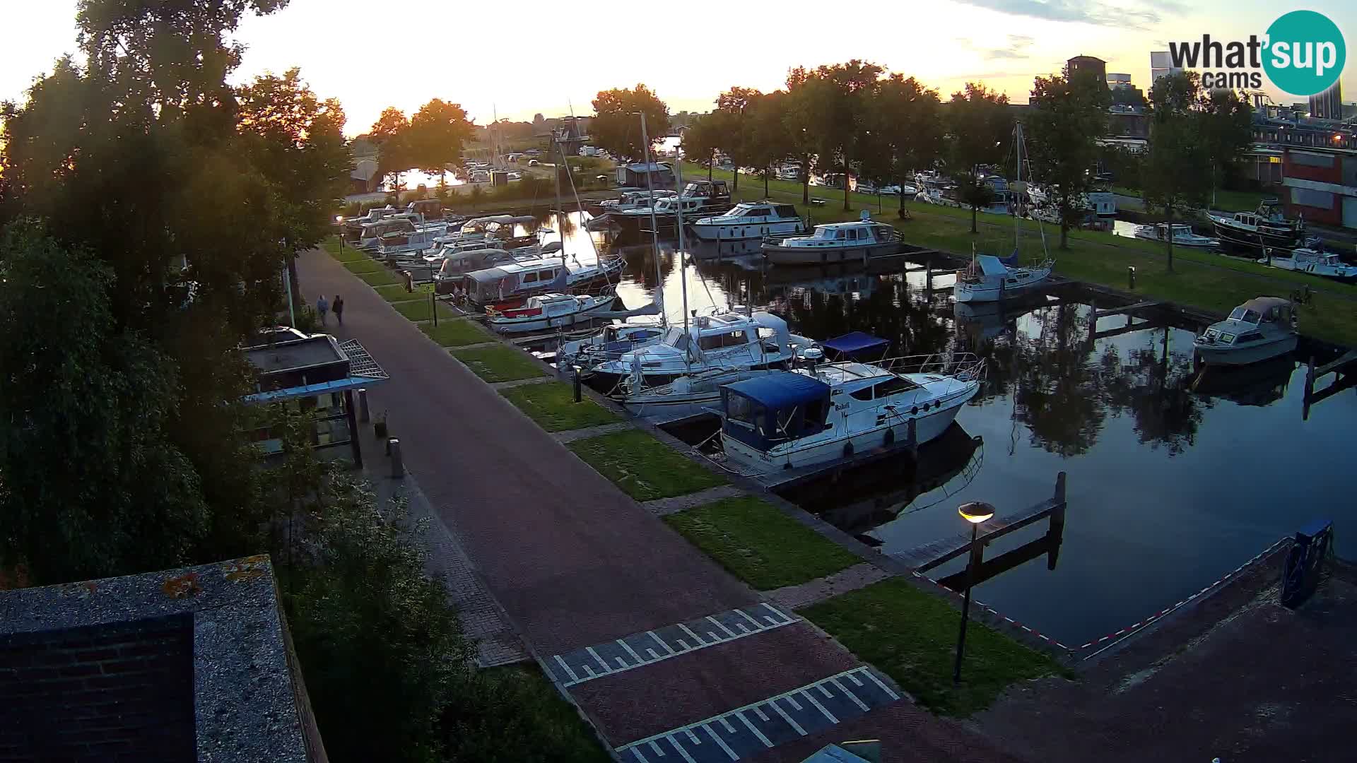 Joure harbour webcam – windmill view