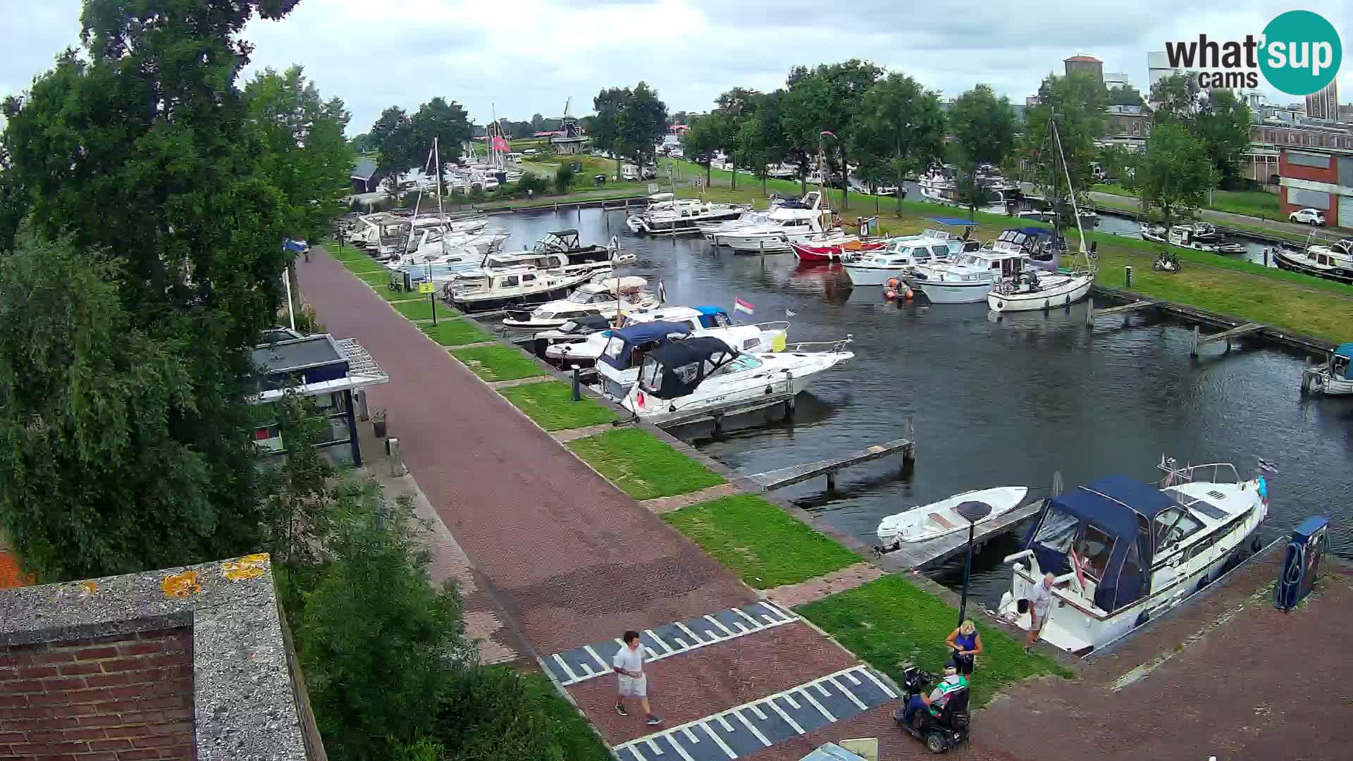 Joure harbour webcam – windmill view