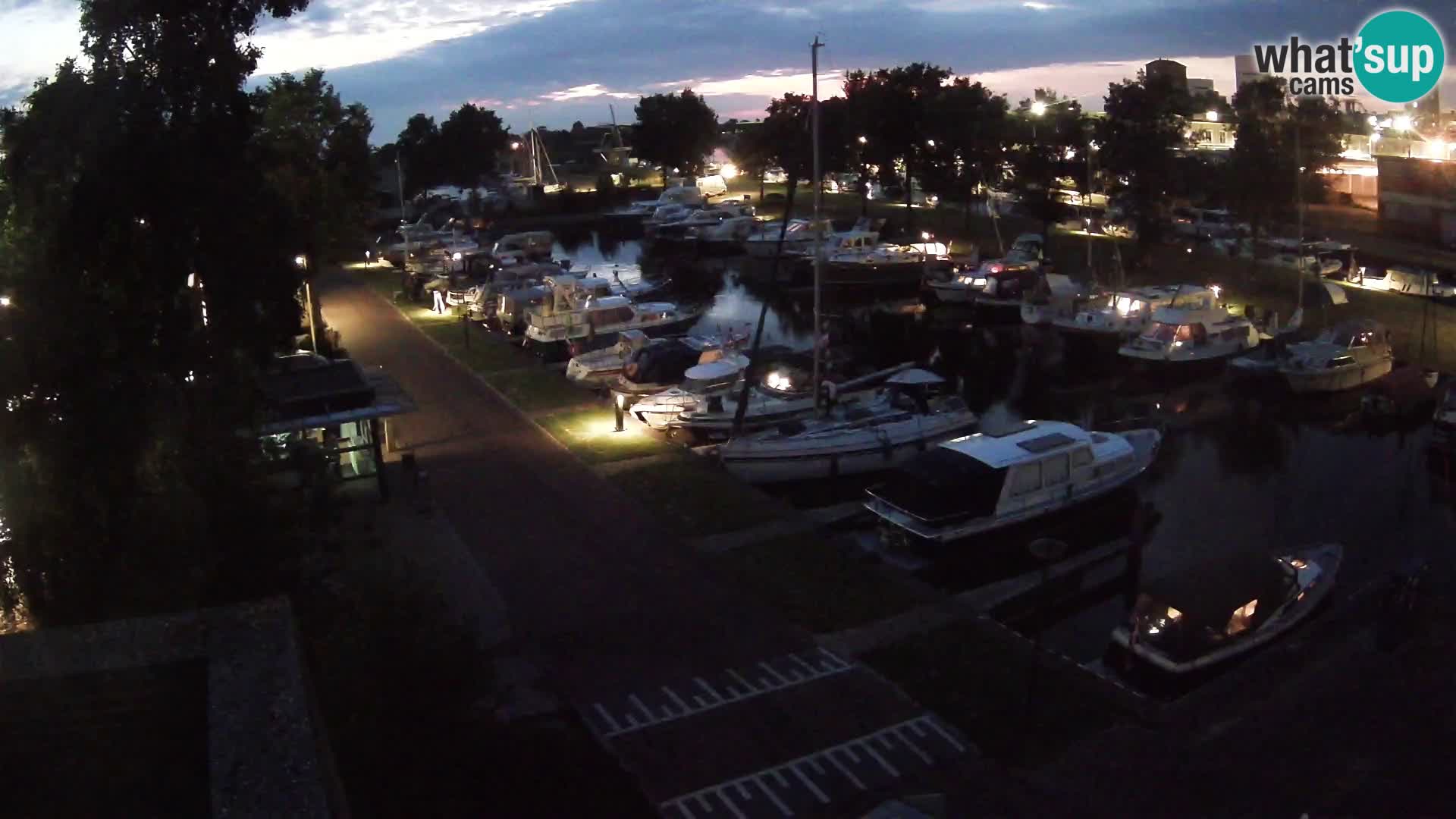Joure harbour webcam – windmill view