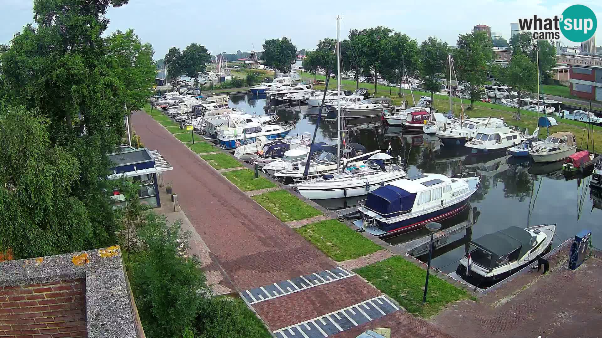 La marina di Joure livecam  – Vista del Mulino a vento