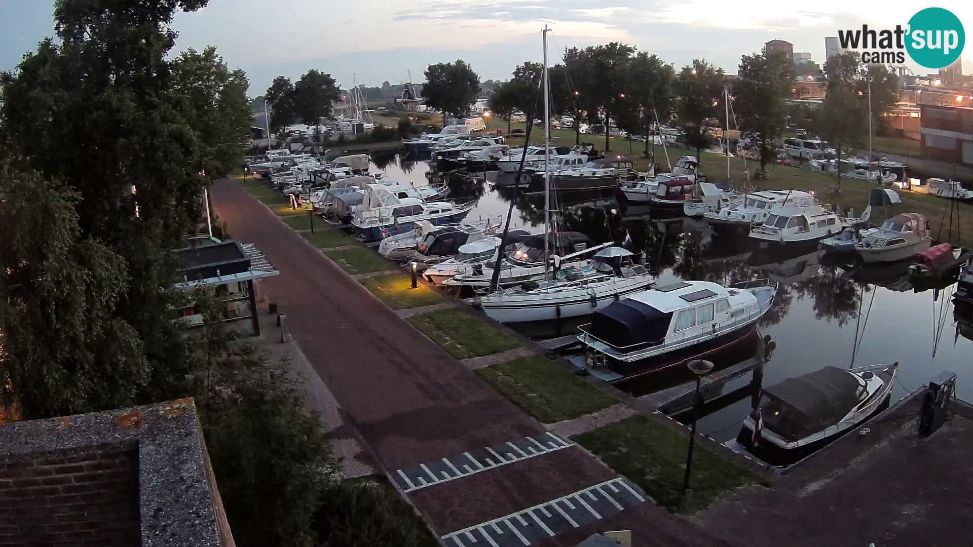 Joure harbour webcam – windmill view