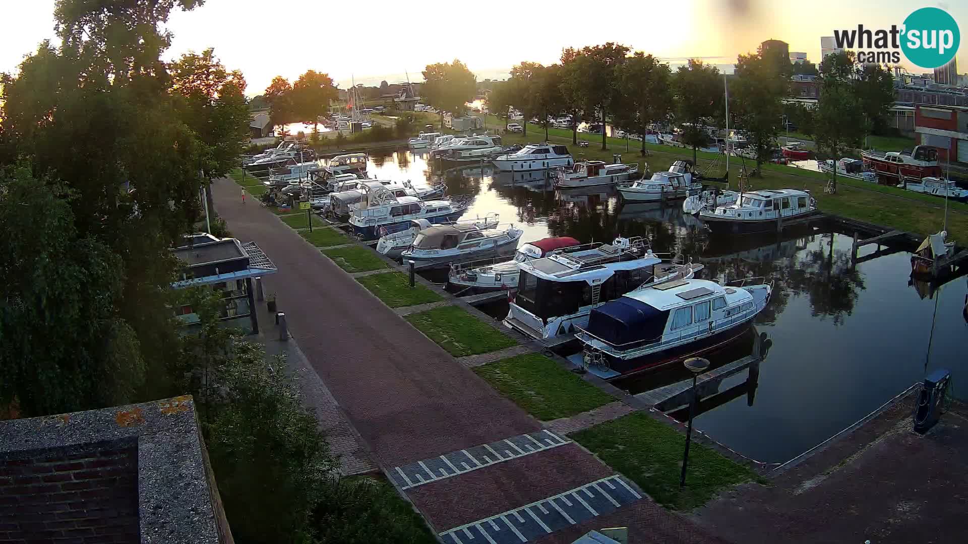 Joure harbour webcam – windmill view