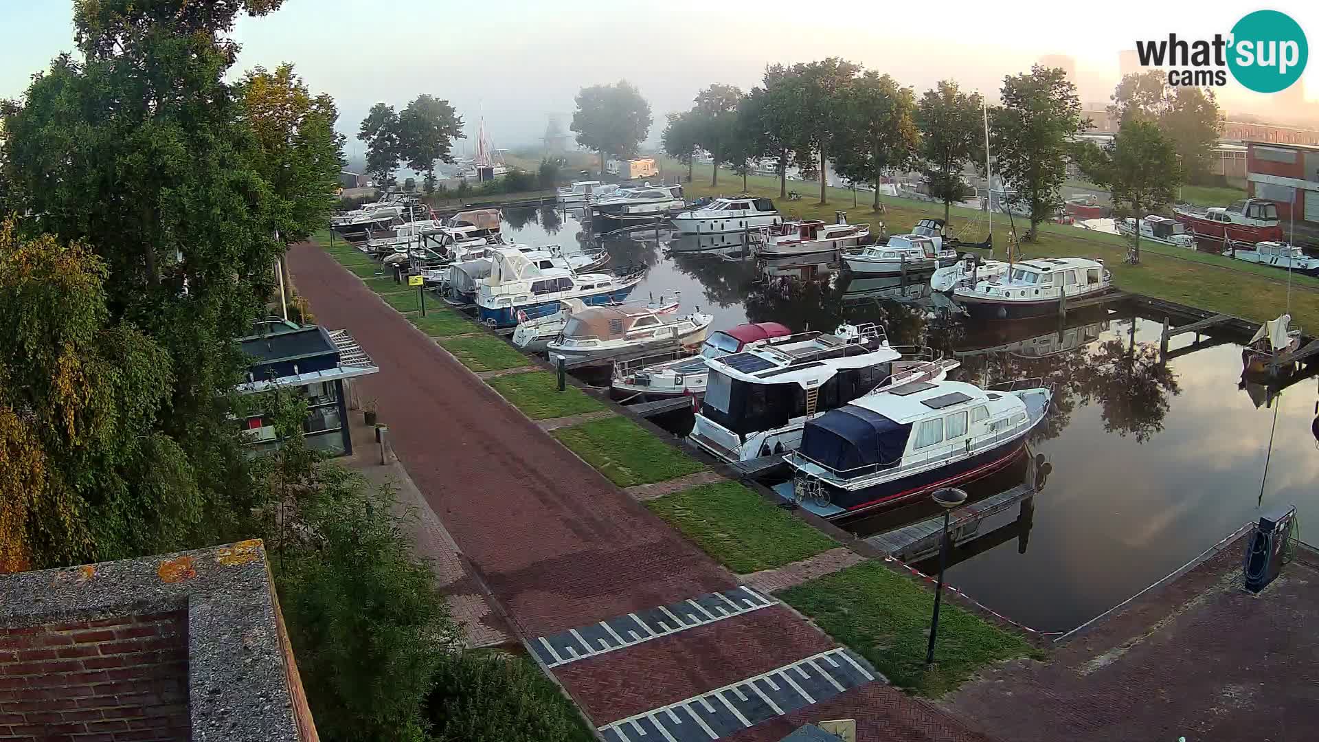 Joure harbour webcam – windmill view