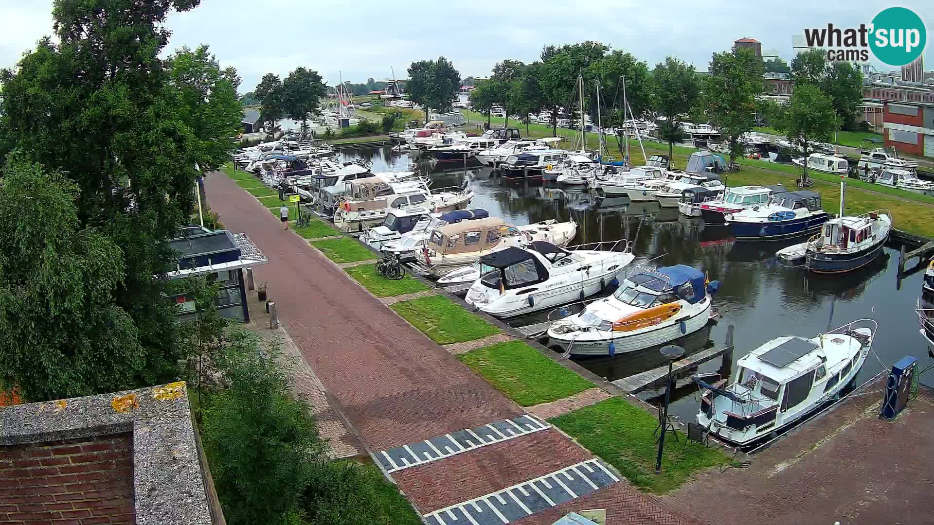 Joure harbour webcam – windmill view