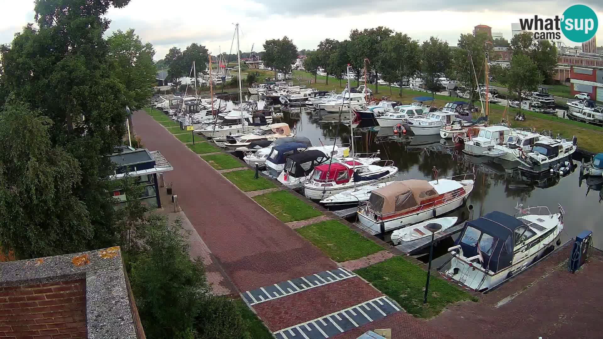 Joure harbour webcam – windmill view