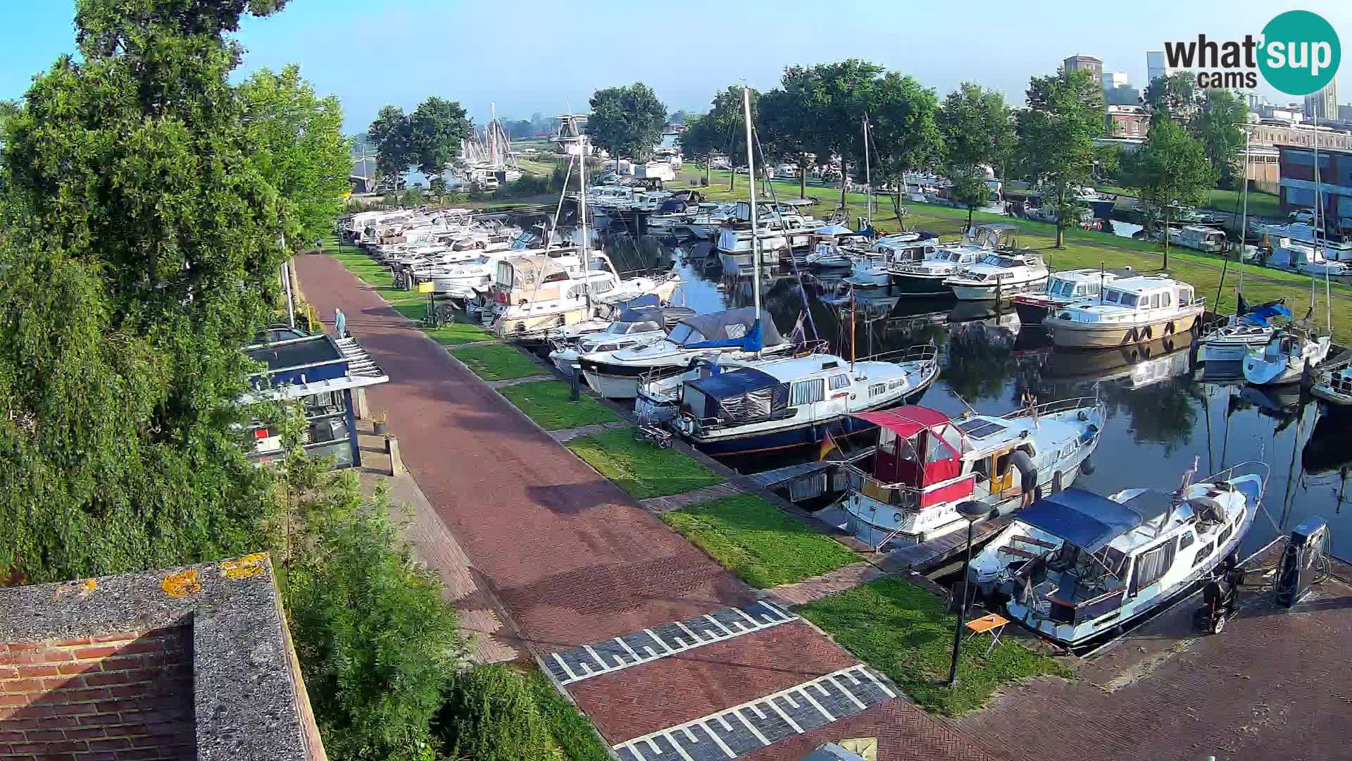Joure harbour webcam – windmill view