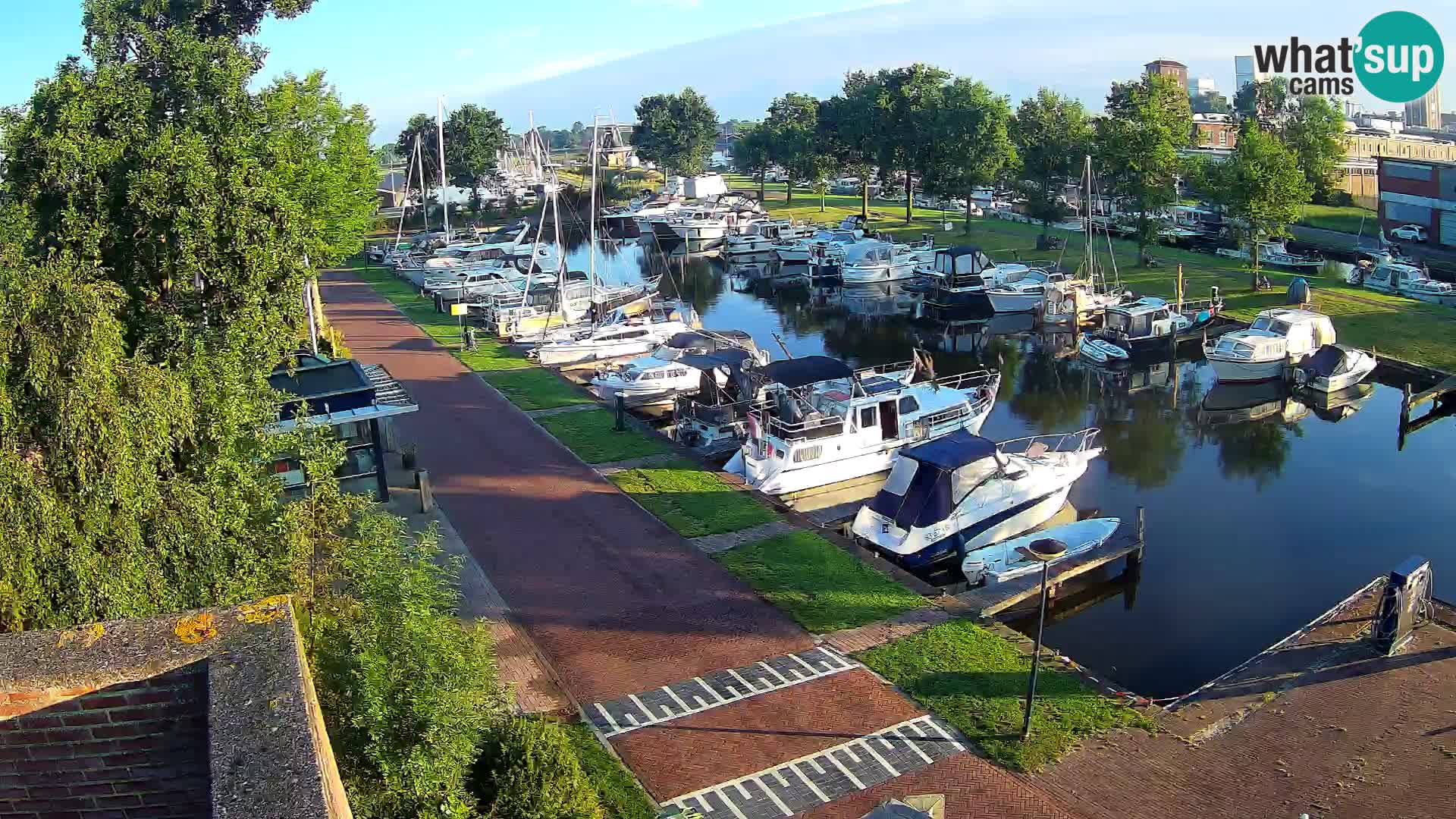 Joure harbour webcam – windmill view