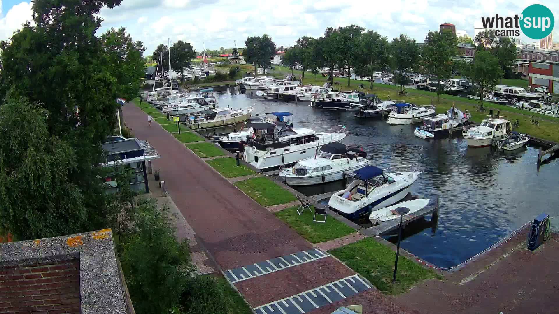 Joure harbour webcam – windmill view