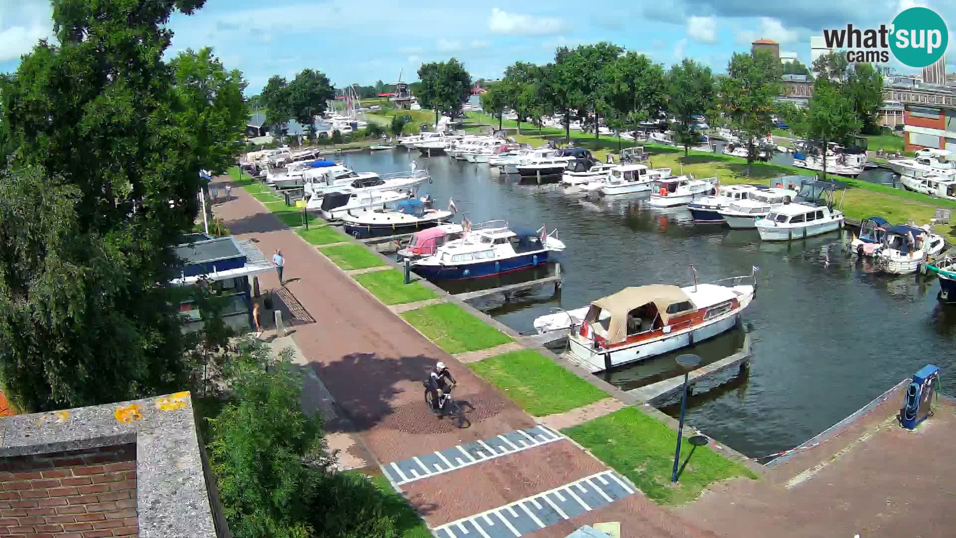 Joure harbour webcam – windmill view