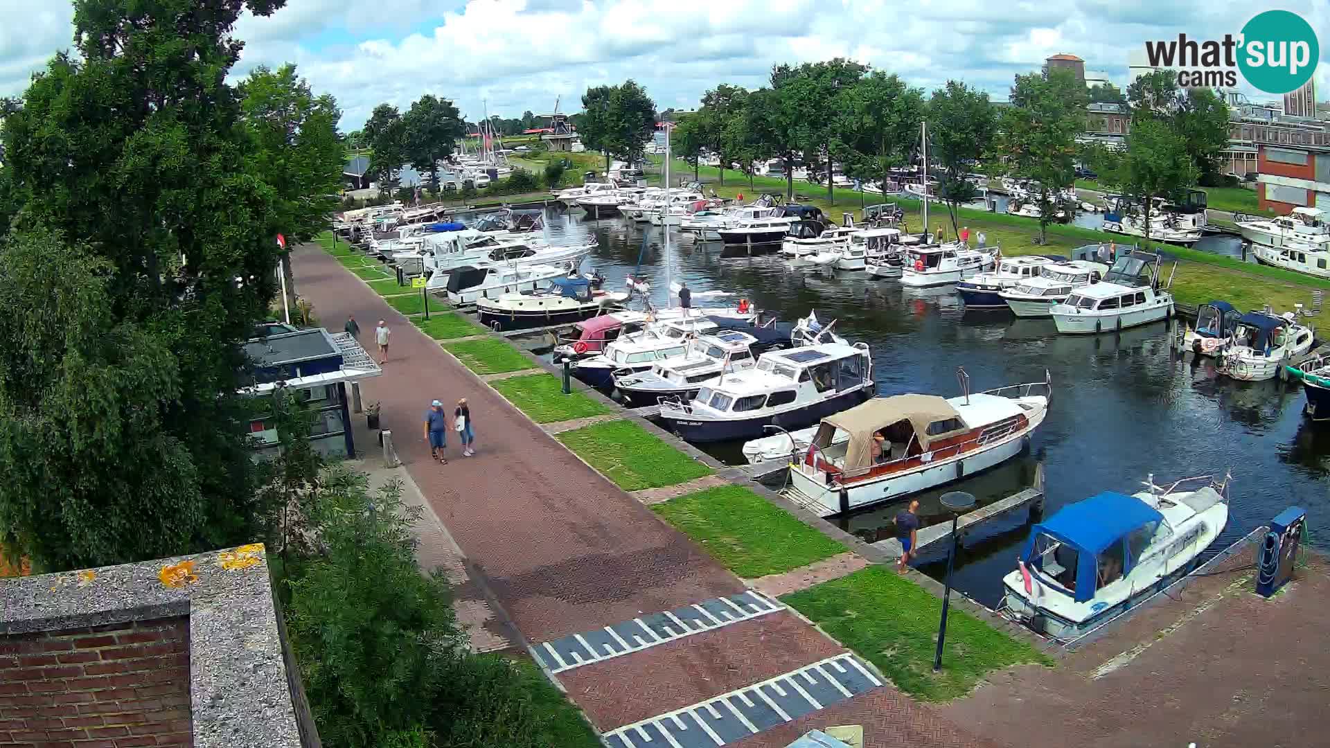 Joure harbour webcam – windmill view