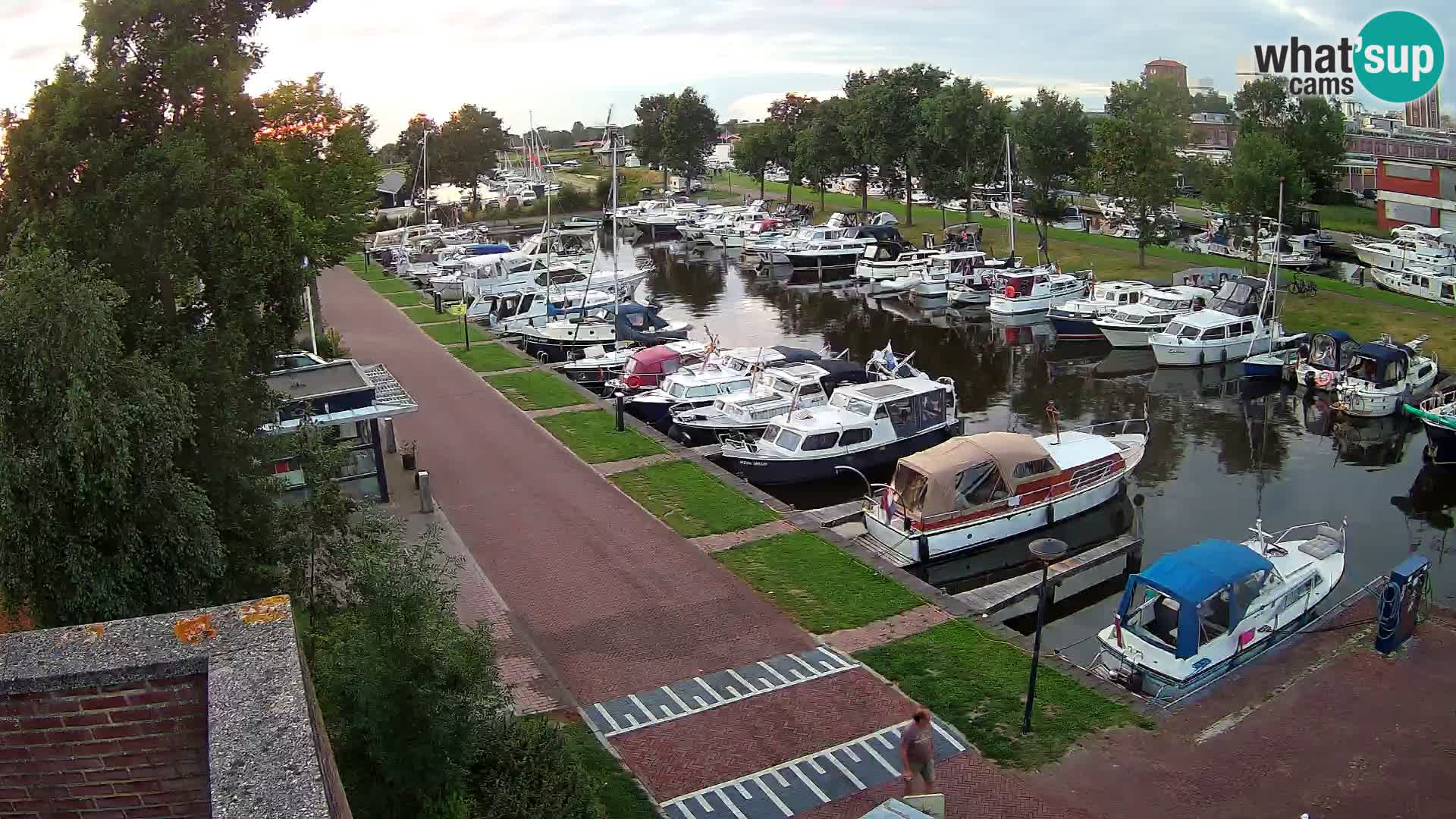 Joure harbour webcam – windmill view