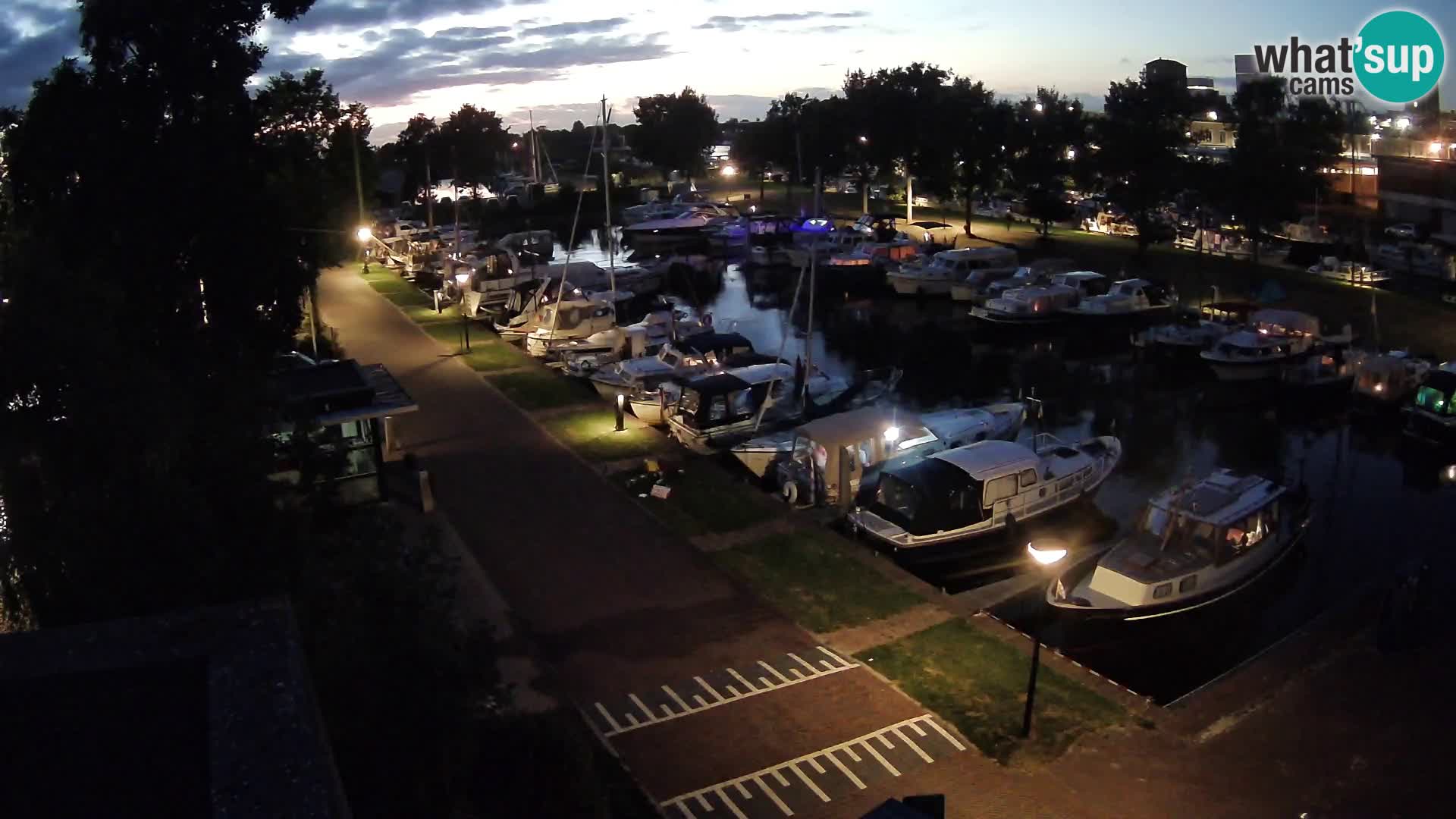 Joure harbour webcam – windmill view