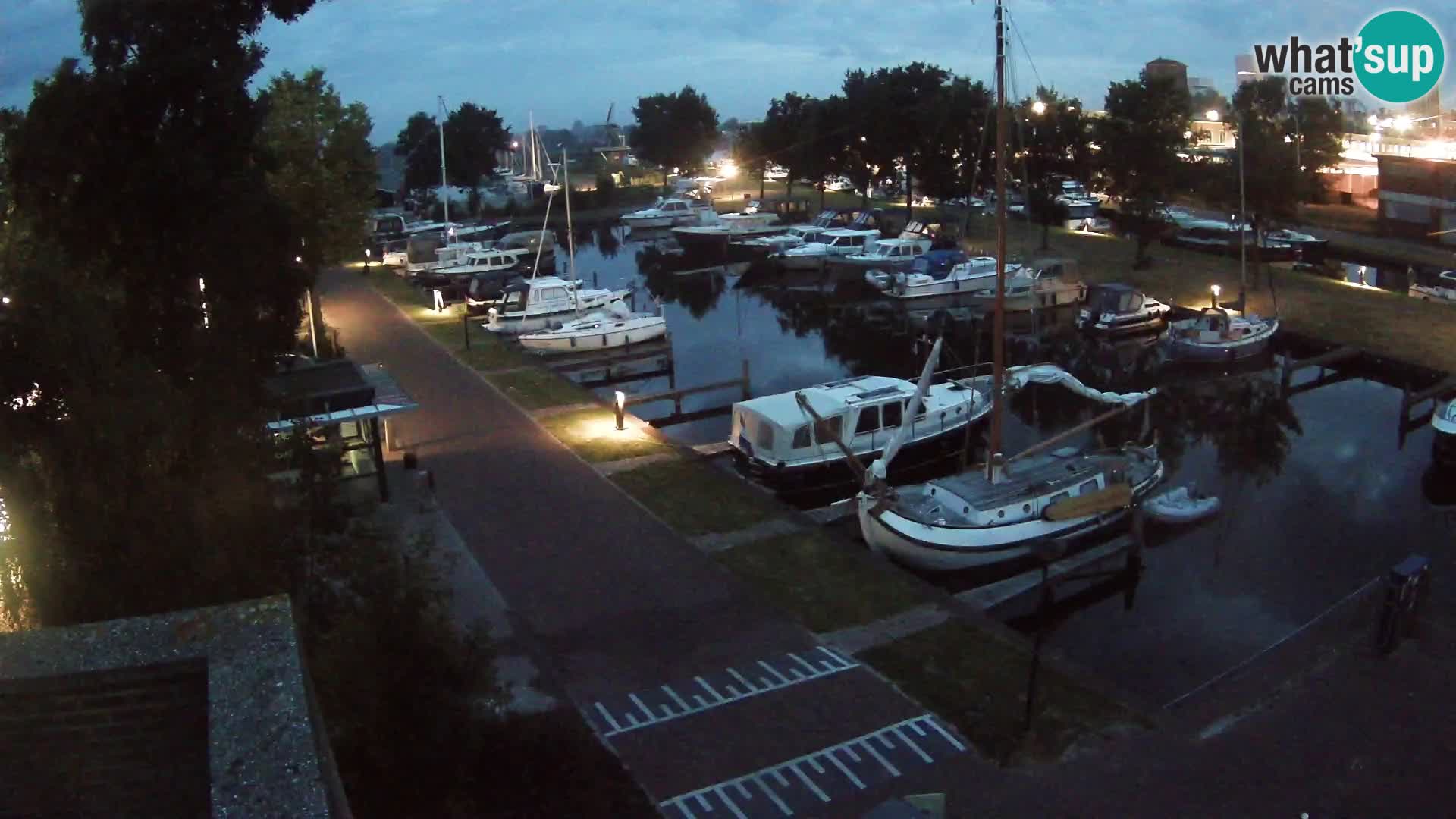 Joure harbour webcam – windmill view