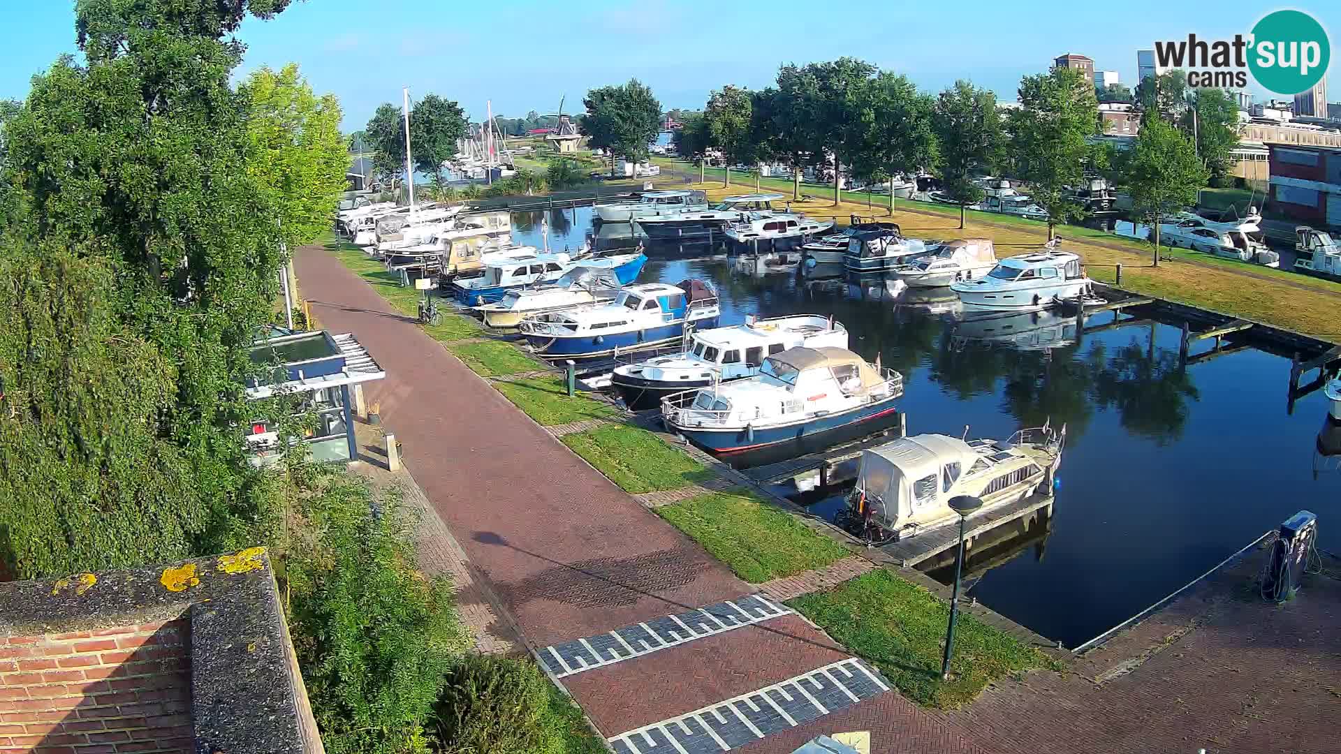 La marina di Joure livecam  – Vista del Mulino a vento