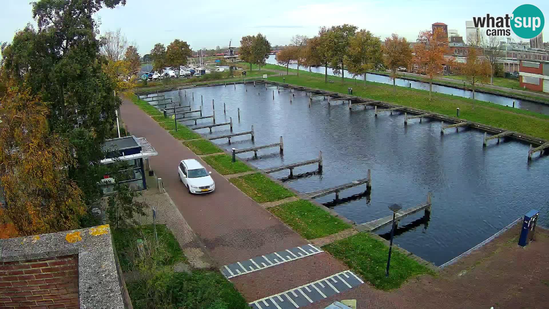 Joure harbour webcam – windmill view