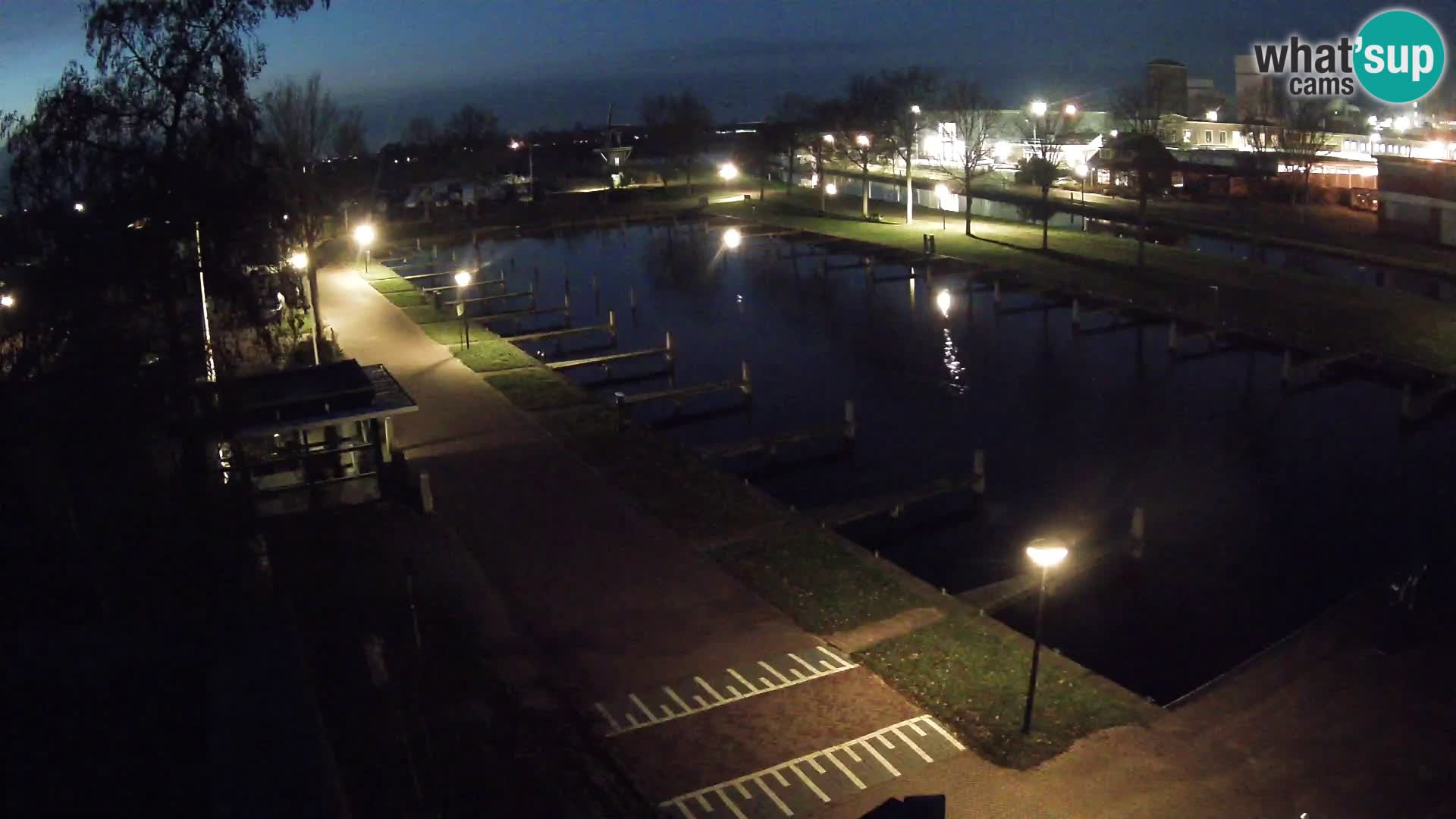 Joure harbour webcam – windmill view
