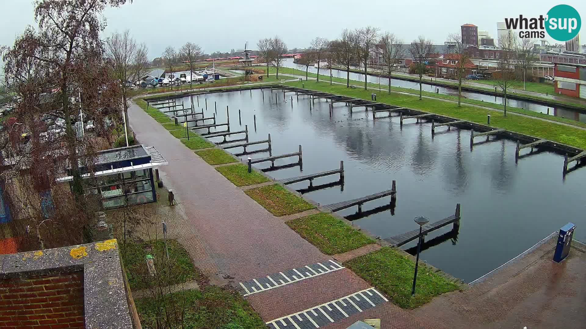 Joure harbour webcam – windmill view