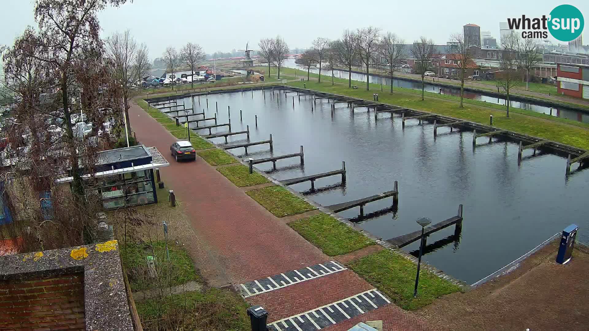 Joure harbour webcam – windmill view