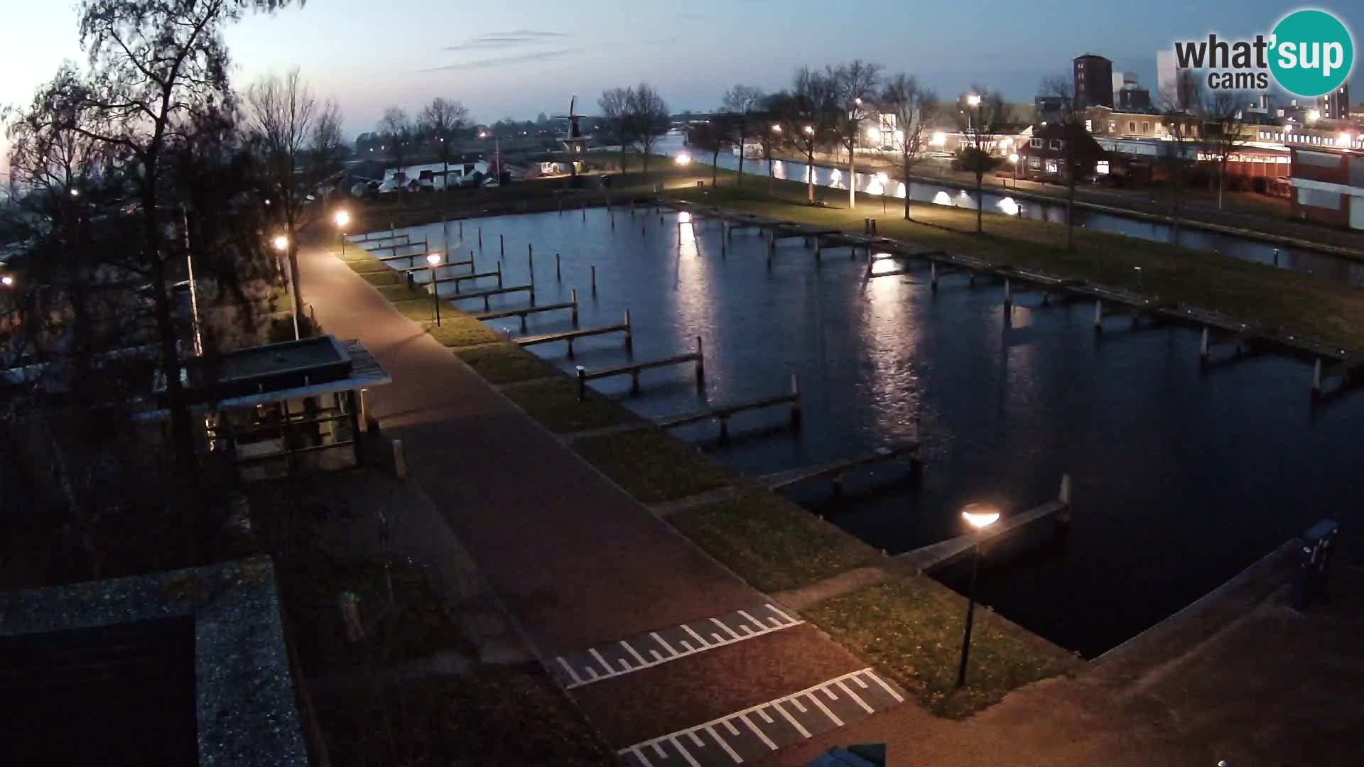 Joure harbour webcam – windmill view