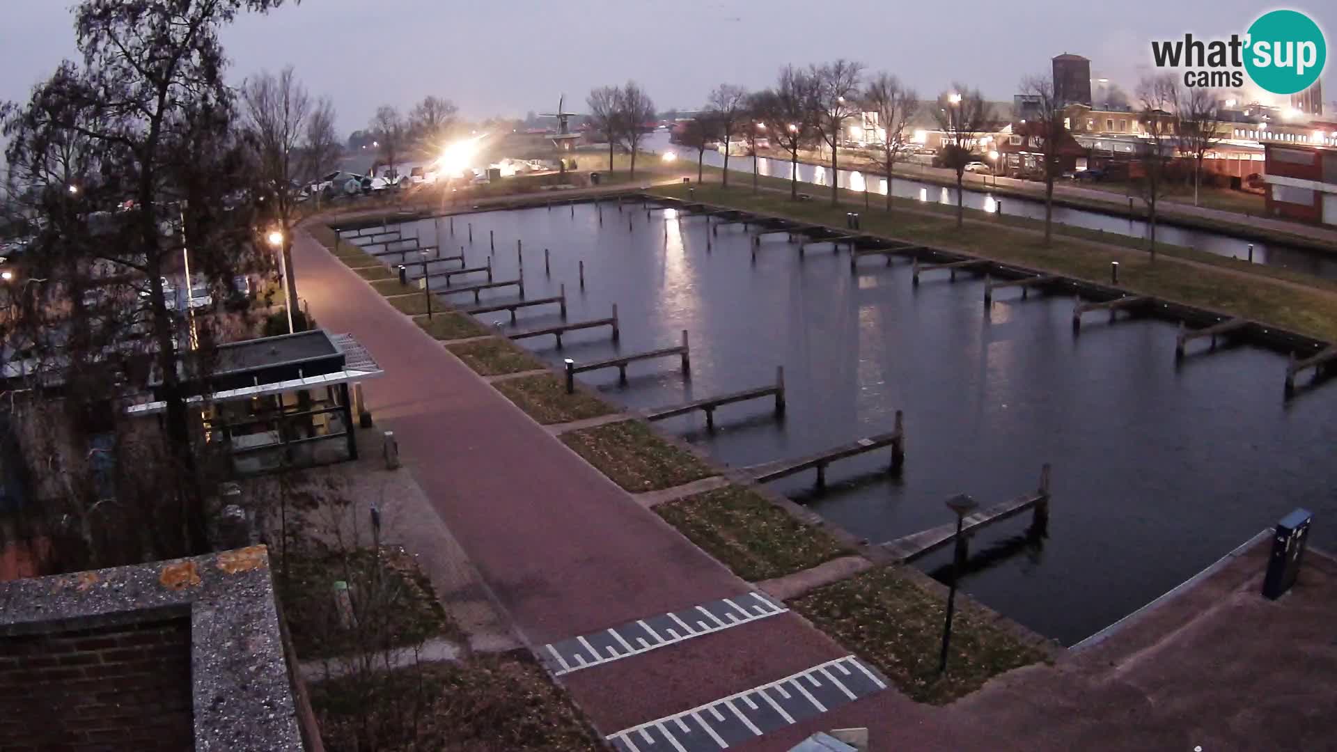 La marina di Joure livecam  – Vista del Mulino a vento