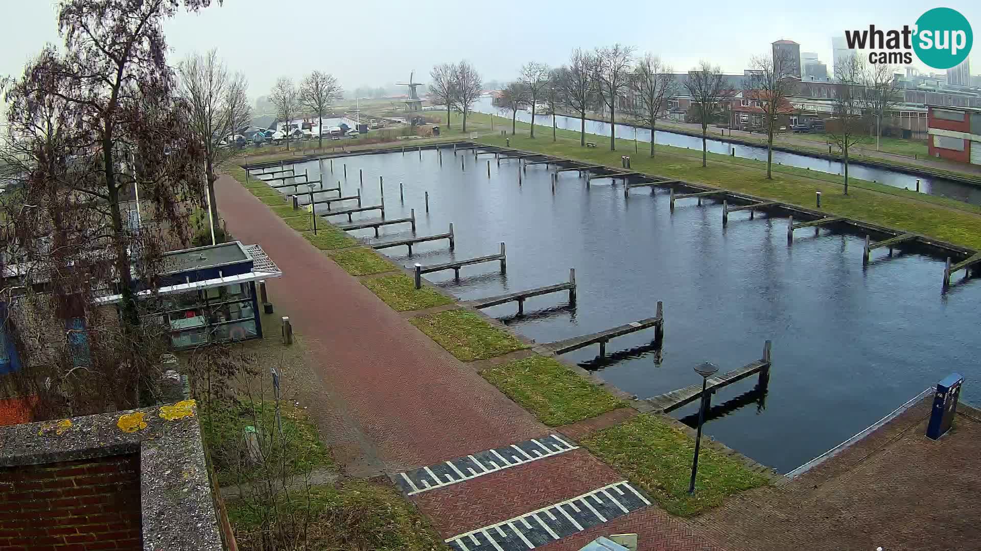 La marina di Joure livecam  – Vista del Mulino a vento