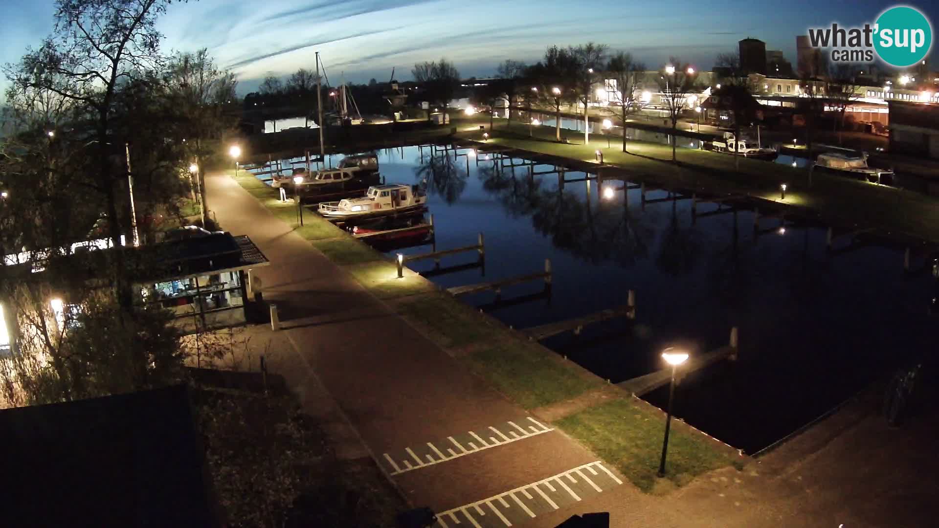 Joure harbour webcam – windmill view