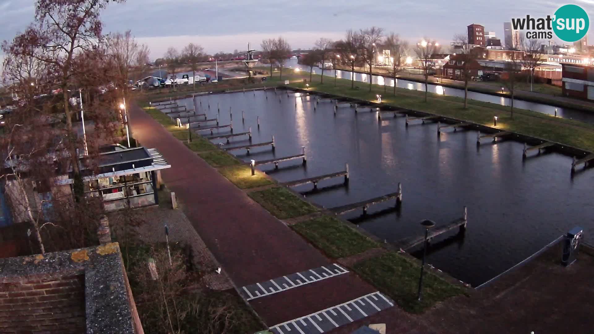 Joure harbour webcam – windmill view