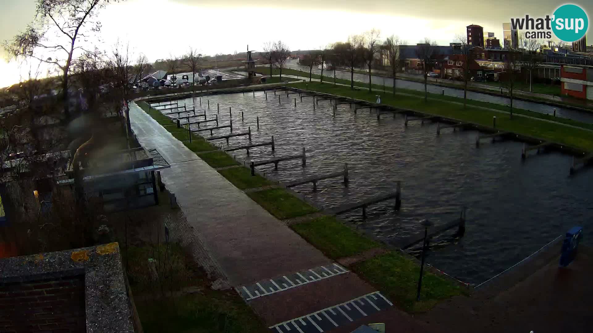La marina di Joure livecam  – Vista del Mulino a vento