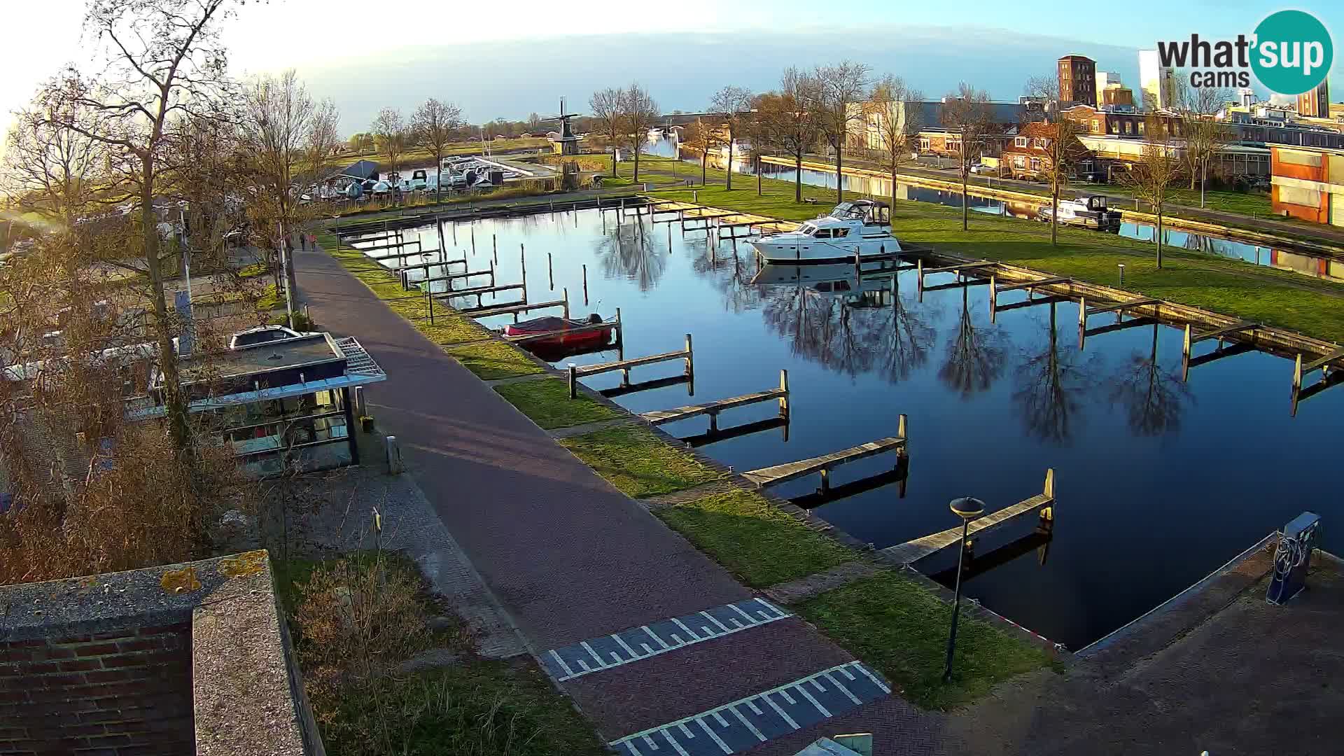 Joure harbour webcam – windmill view