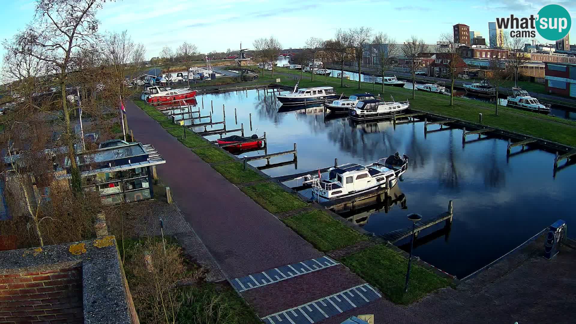 Joure harbour webcam – windmill view