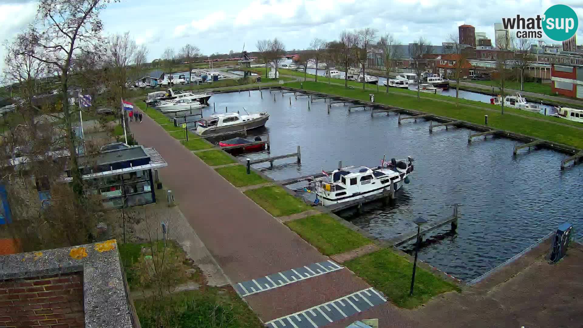 Joure harbour webcam – windmill view