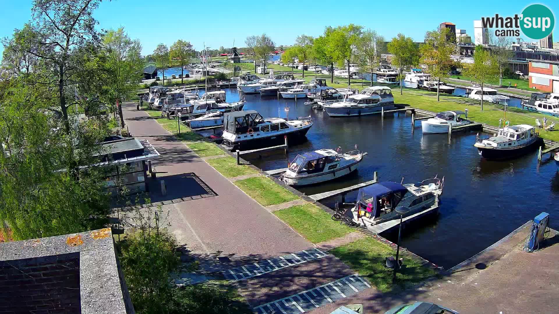 Joure harbour webcam – windmill view