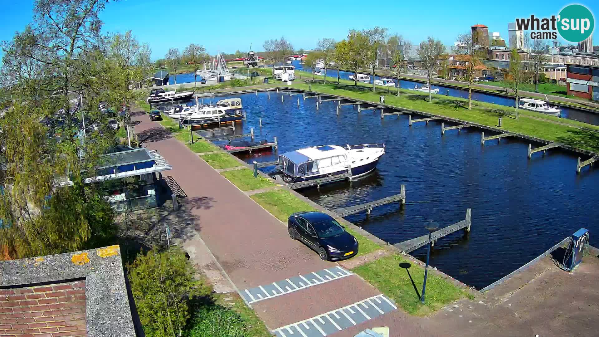 Joure harbour webcam – windmill view