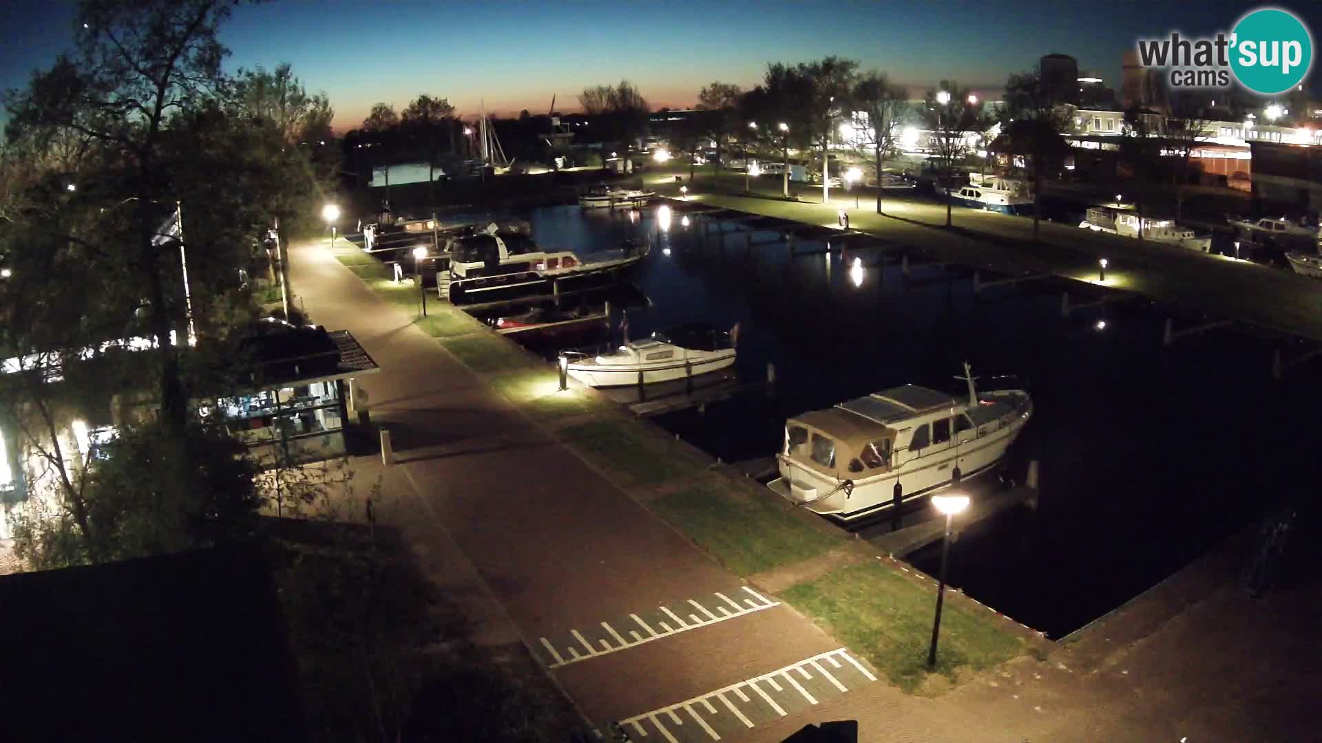 Joure harbour webcam – windmill view