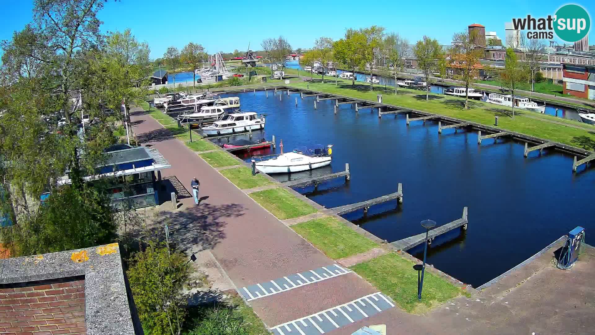 Joure harbour webcam – windmill view