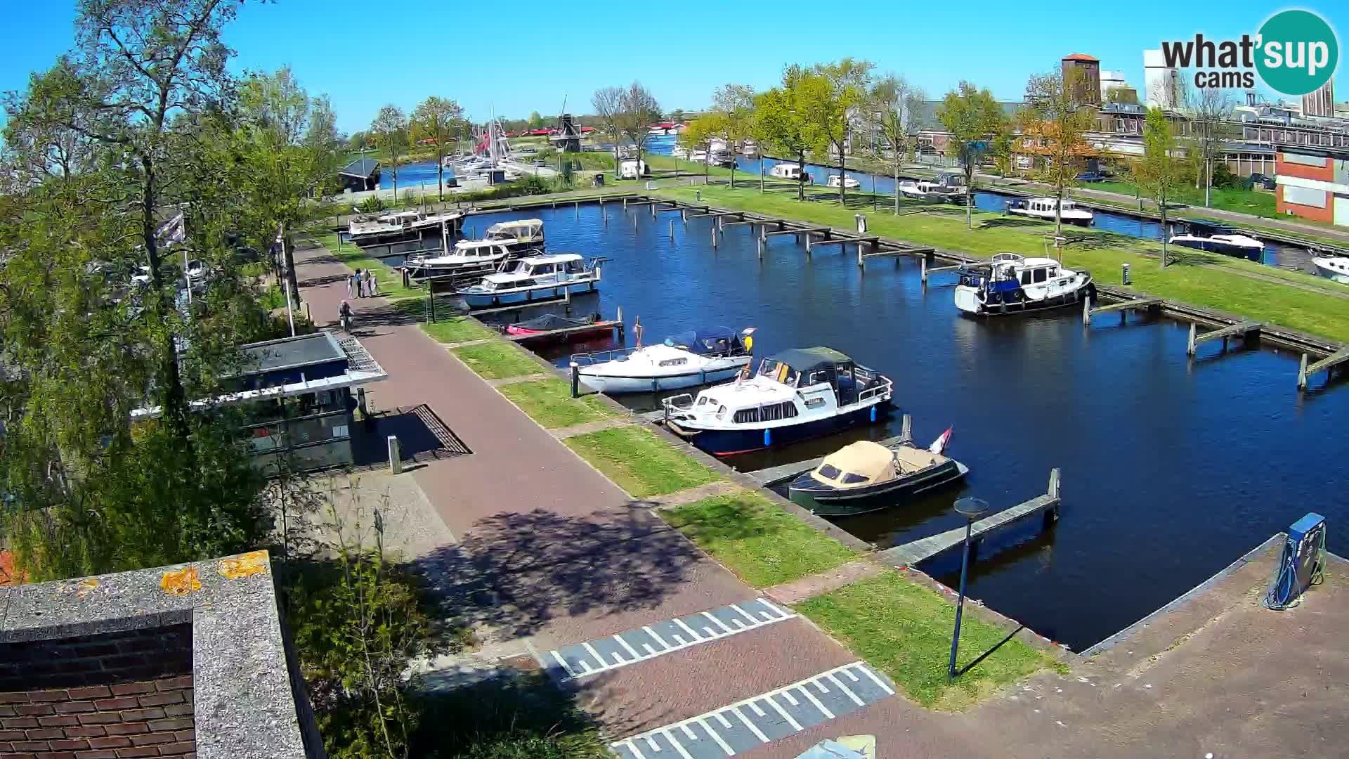 Joure harbour webcam – windmill view
